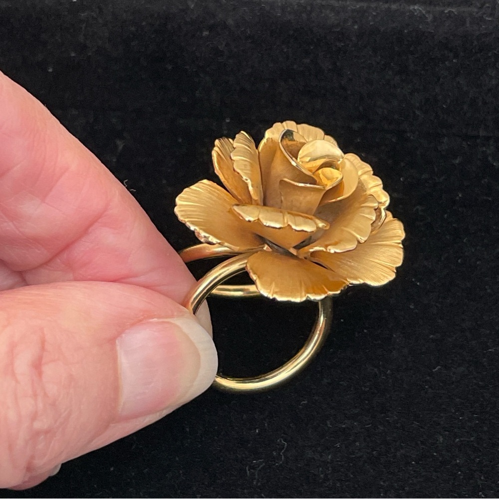 Giovanni Vintage Gold Tone Rose Cocktail Ring Pinky Ring Size 4.5 Statement - Picture 3 of 11